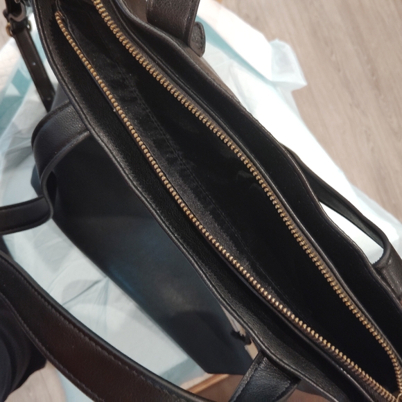 NWT FRYE AND CO. FAUX LEATHER BAG - Picture 6 of 8